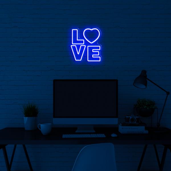 Neon LED-skilt på veggen - 3D logo LOVE - med mål 50 cm