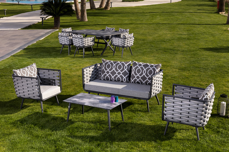 Luksuriøse sitteplasser til hagen eller terrassen med høykvalitets aluminiumskonstruksjon i en elegant grå farge